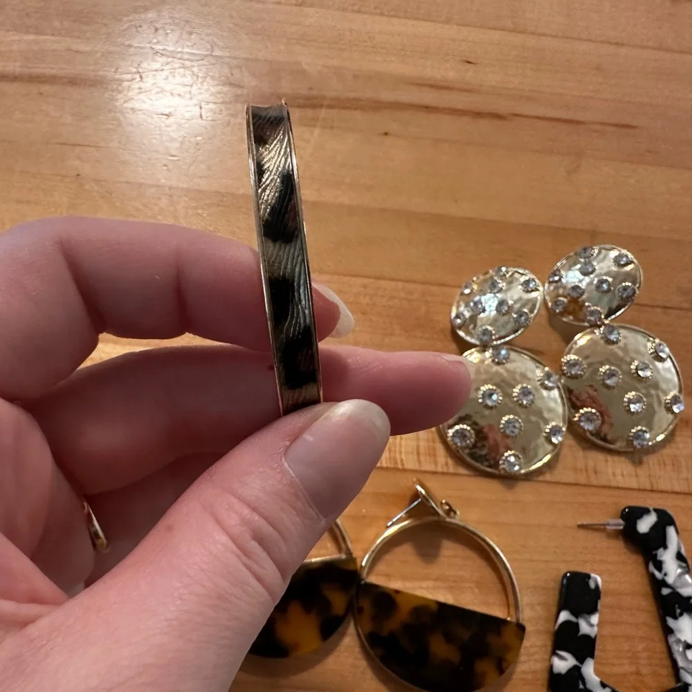 Assorted Earrings - Picture 5 of 6